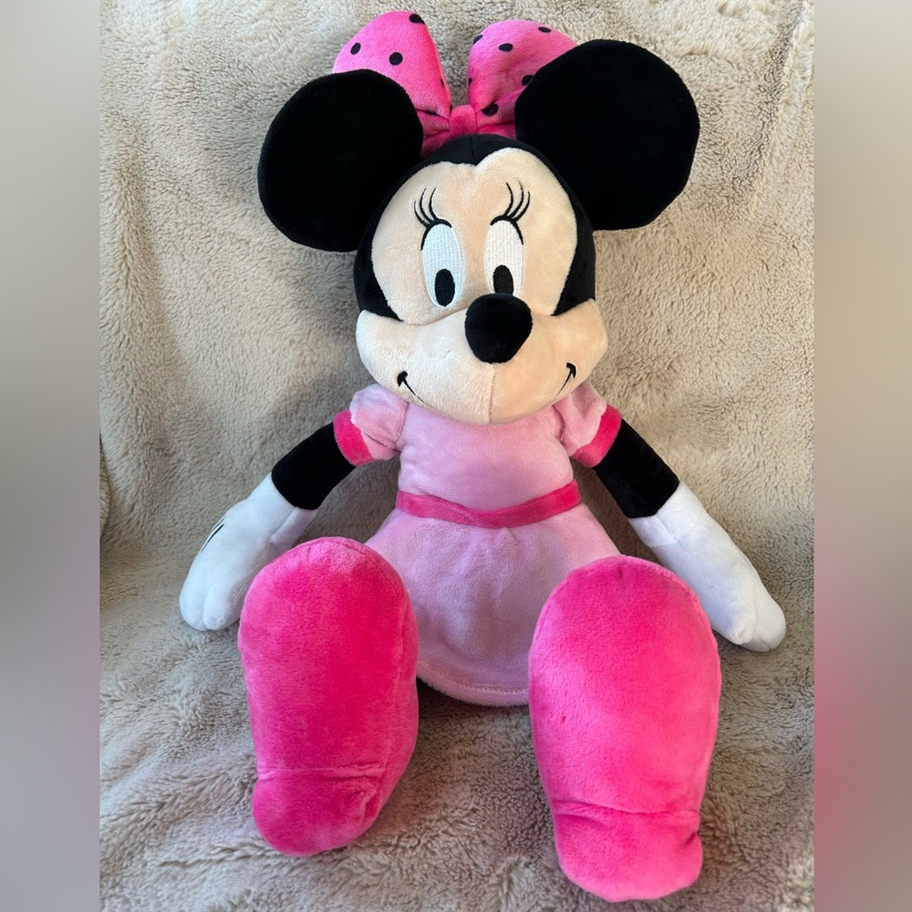 Minnie Mouse NWOT plush